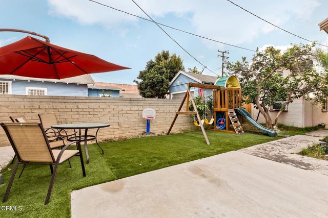 426 W Arbor Vitae Street, Inglewood CA: https://media.crmls.org/mediaz/8536ca57-af16-463c-81f2-68b450abaca4.jpg