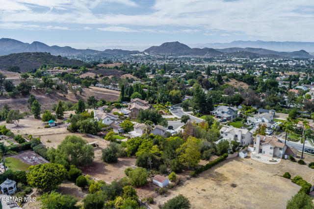 2219 Mapleleaf Avenue, Newbury Park CA: https://media.crmls.org/mediaz/85372b99-b4f0-4528-bd74-f2229e7839e8.jpg