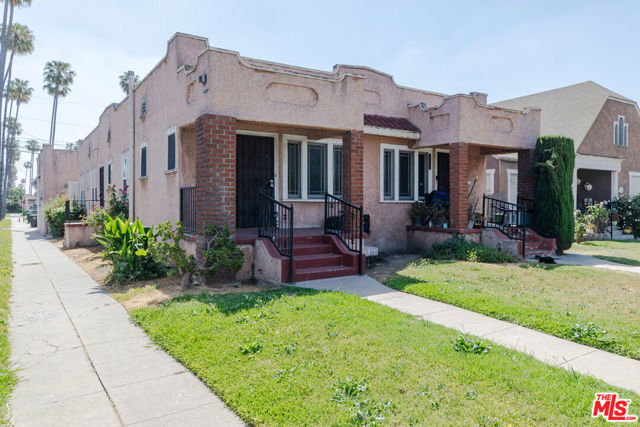 5700 Cimarron Street, Los Angeles CA: https://media.crmls.org/mediaz/8537549c-0fbd-4c86-822a-3f027462b291.jpg