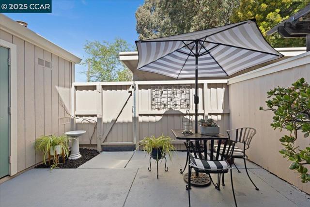 1237 Pine Creek Way, Concord CA: https://media.crmls.org/mediaz/8537c713-a972-4b3e-aed1-af4688b51279.jpg