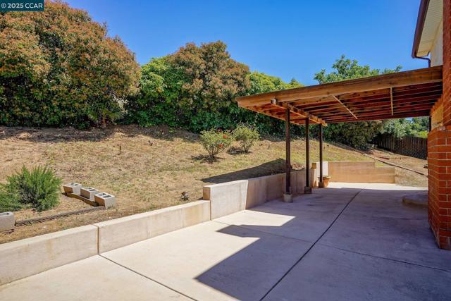 89 Cormorant Court, Martinez CA: https://media.crmls.org/mediaz/85389a67-dcc9-44bb-acd0-7a24cfe03d33.jpg