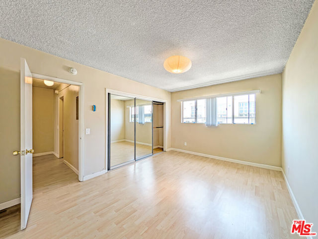 1538 11th Street, Santa Monica CA: https://media.crmls.org/mediaz/8538b878-6ff3-4e94-8a40-d6861cc0fe4a.jpg