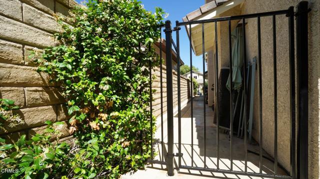 28125 Stonington Lane, Saugus CA 91350 -