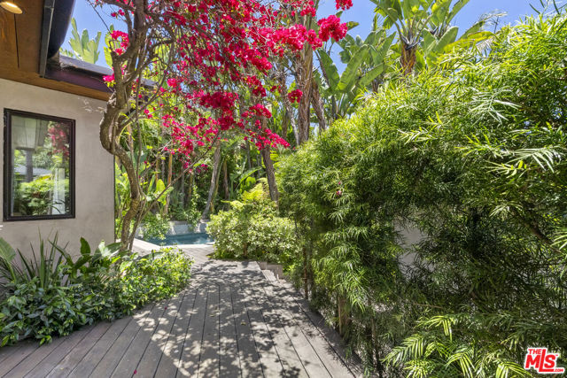 8547 Appian Way, Los Angeles CA: https://media.crmls.org/mediaz/85390821-5c97-4044-b9f3-e0615dc9dd8b.jpg