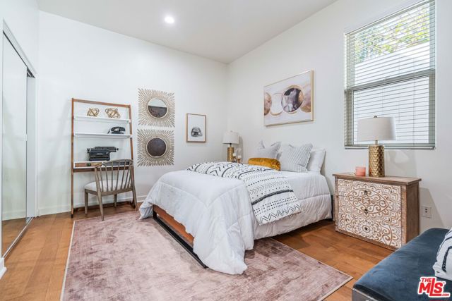 3718 S Barrington Avenue, Los Angeles CA: https://media.crmls.org/mediaz/85397758-d1b7-4678-8654-141b56ed45a1.jpg