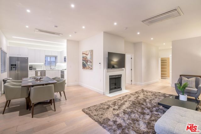 1818 Thayer Avenue, Los Angeles CA: https://media.crmls.org/mediaz/8539879e-4b06-42a9-b8af-7ba2a4cf558d.jpg