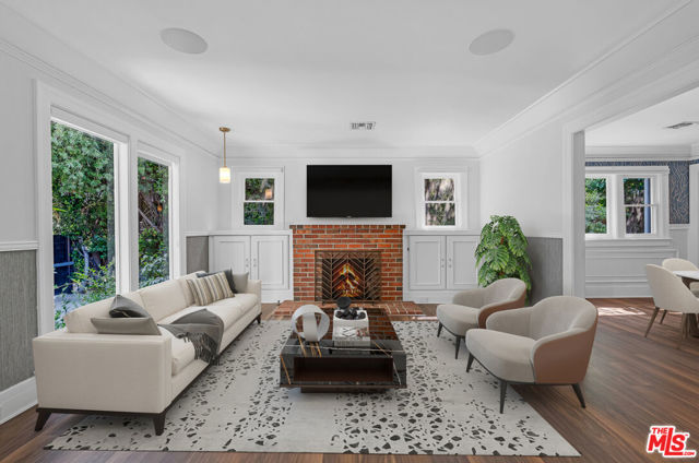 7024 De Longpre Avenue, Los Angeles CA: https://media.crmls.org/mediaz/85398d2d-62c0-4093-9165-da7a23561870.jpg