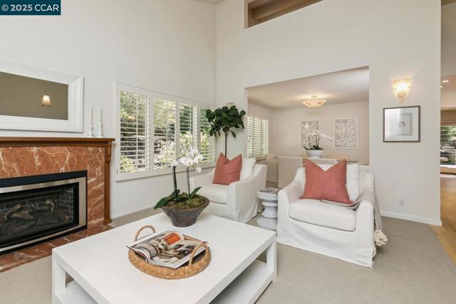 1555 Pebblebrook Ct, Walnut Creek CA: https://media.crmls.org/mediaz/853a0354-e8bc-4c11-be79-af0dfc614bd6.jpg