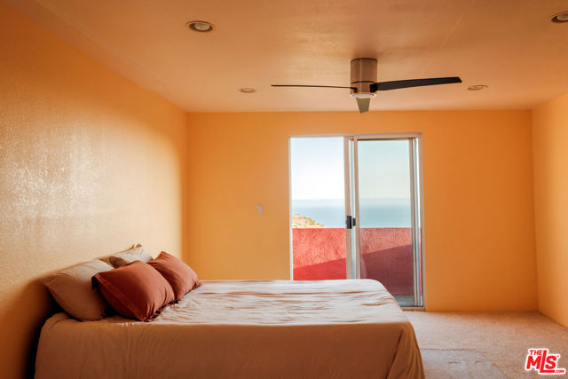 3029 Sequit Drive, Malibu CA: https://media.crmls.org/mediaz/853a1480-3567-4acc-9646-1dfe5f645041.jpg