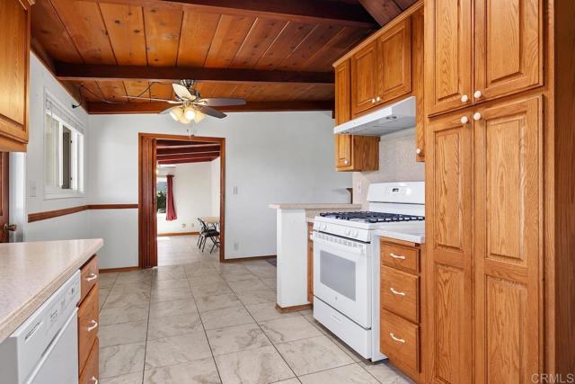 Detail Gallery Image 13 of 38 For 2600 Highland Dr, Carlsbad,  CA 92008 - 4 Beds | 2 Baths