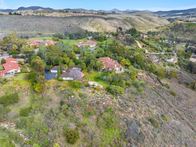 16574 Zumaque, Rancho Santa Fe CA: https://media.crmls.org/mediaz/853add7e-6558-4e03-9224-cb54162a8bfe.jpg
