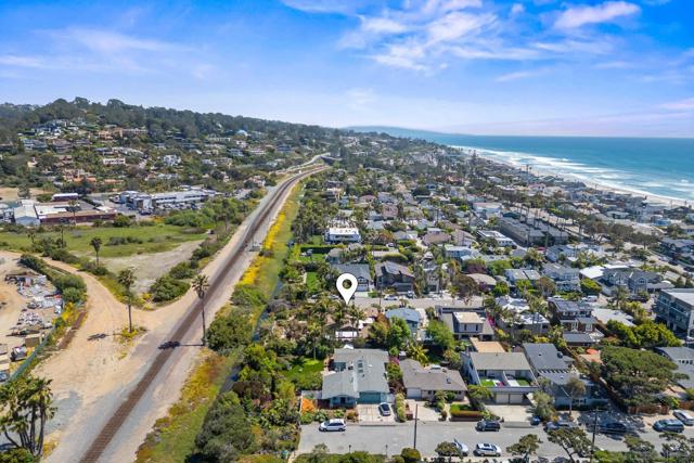 260 27Th St, Del Mar CA: https://media.crmls.org/mediaz/853afae5-1f0a-4a7c-b19a-fc902c4e0880.jpg