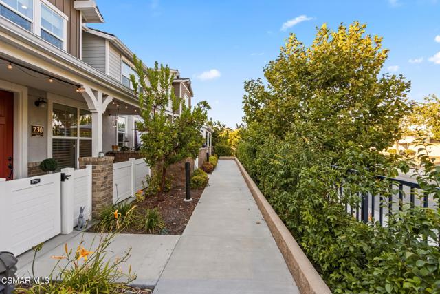 230 Farmhouse Drive, Simi Valley CA: https://media.crmls.org/mediaz/853b3d51-5b65-4f57-aaf4-6b6b13dabb15.jpg