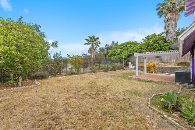 371 Kaymar Dr, San Diego CA: https://media.crmls.org/mediaz/853b5be9-4a64-4fe6-ac52-04a9c78fb45f.jpg