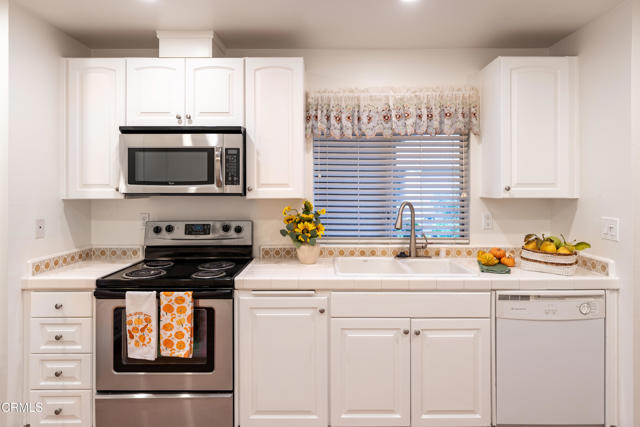 11225 Village 11, Camarillo CA: https://media.crmls.org/mediaz/853bcd53-bf04-4901-9c54-607ed043f2f3.jpg
