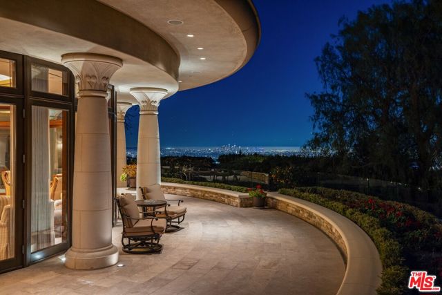 1101 Bel Air Place, Los Angeles CA: https://media.crmls.org/mediaz/853bf3d9-ff8d-41f5-a426-4dd0c37335f2.jpg