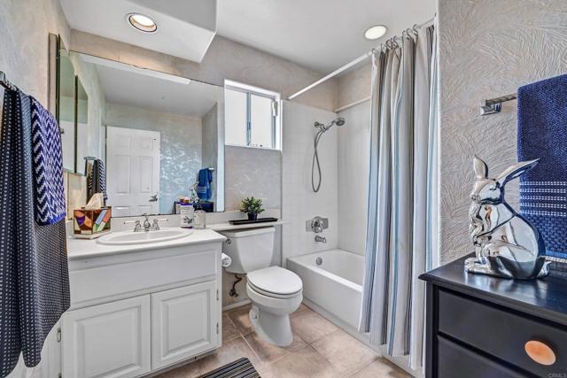 4981 Lamia Way, Oceanside CA: https://media.crmls.org/mediaz/853cdbdc-4be6-4622-a6c8-25b70b2adc48.jpg