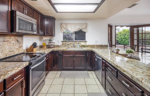 17665 Highway 67, Ramona CA: https://media.crmls.org/mediaz/853cf2f7-2092-4f1e-8bd4-c06a1aa1f789.jpg