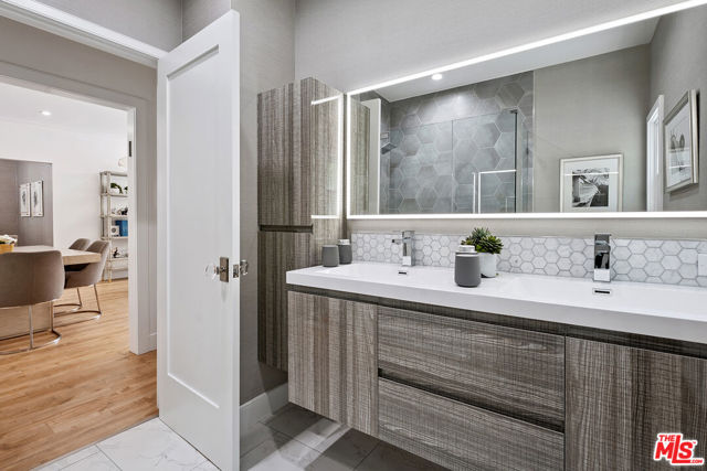 1033 N La Jolla Avenue, West Hollywood CA: https://media.crmls.org/mediaz/853df9e1-13d2-4251-920c-77c6013bf8dc.jpg