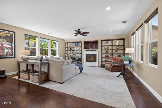 474 Park Cottage Place, Camarillo CA: https://media.crmls.org/mediaz/853e8ae3-b47b-4267-8af6-af90b803eae8.jpg