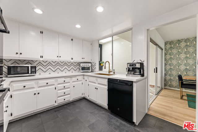3500 W Manchester Boulevard, Inglewood CA: https://media.crmls.org/mediaz/853f4184-06ea-4908-badb-b73a99667e0f.jpg