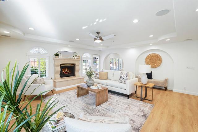 3211 Harvey Ct, Pleasanton CA: https://media.crmls.org/mediaz/853f7469-b133-4f8f-b610-977a11750fcb.jpg