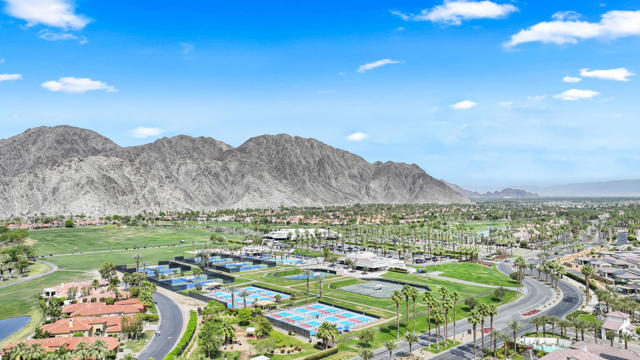 80208 Whisper Rock Way, La Quinta CA: https://media.crmls.org/mediaz/853fe9db-0eb0-4d60-9869-955a7a055f91.jpg