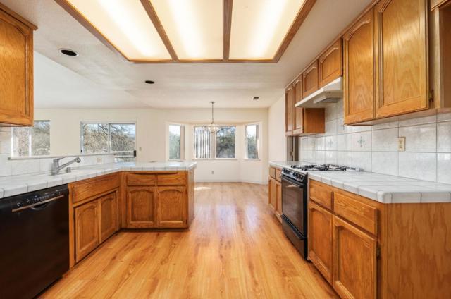 30159 Horseshoe Drive, Coarsegold CA: https://media.crmls.org/mediaz/854068ca-3f01-4fb3-a79c-0758769f15ad.jpg