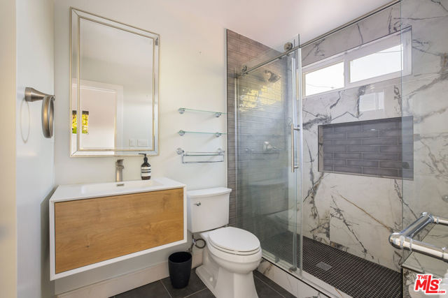 11775 Laurelwood Drive, Studio City CA: https://media.crmls.org/mediaz/85407a19-1763-47c2-890f-3b541e34898c.jpg