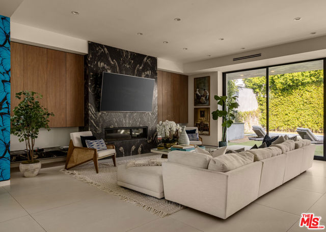 6509 Colgate Avenue, Los Angeles CA: https://media.crmls.org/mediaz/85407d5b-9166-4cfa-a21a-6269a7716204.jpg