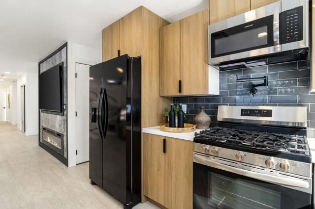 2171 E Francis Drive, Palm Springs CA: https://media.crmls.org/mediaz/85407d70-9af4-4af4-9dcd-af45a06fe106.jpg