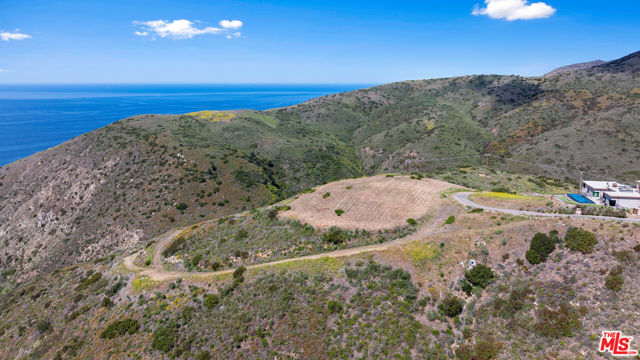 4250 Decker Edison Road, Malibu CA: https://media.crmls.org/mediaz/8540bda2-0af5-4f41-bef1-1371d1bf0899.jpg