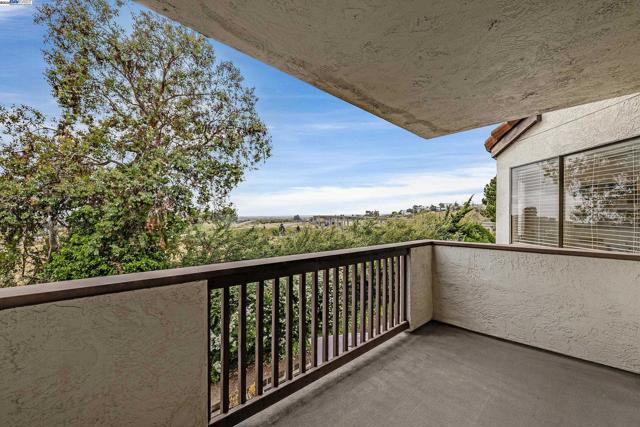 21109 Gary Dr, Hayward CA: https://media.crmls.org/mediaz/8540e9ec-35c9-4ddc-baa5-fe9250eccfd6.jpg