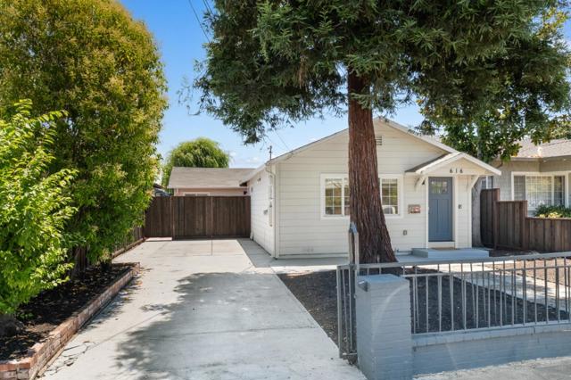 616 Douglas Avenue, Redwood City CA: https://media.crmls.org/mediaz/85412351-bb93-4a51-b927-f45ba4e0a0df.jpg