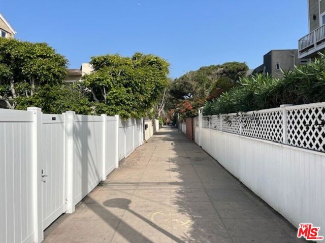  Income Home for Sale in Venice, California