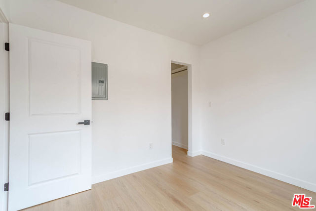 321 Lincoln Avenue, Glendale CA: https://media.crmls.org/mediaz/8541f5bc-0742-465e-ad48-93a824c9e1b9.jpg