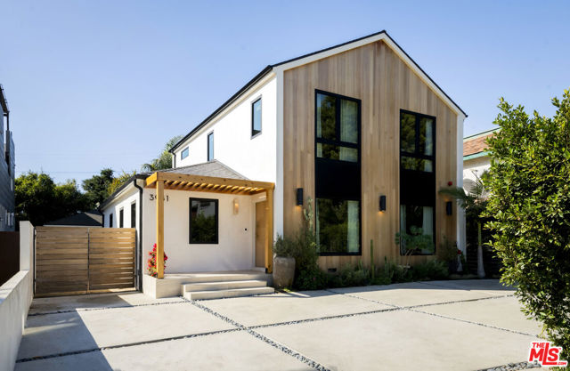 3981 Beethoven Street, Los Angeles CA: https://media.crmls.org/mediaz/85421fa4-7903-4e13-856f-e548389ef7e4.jpg