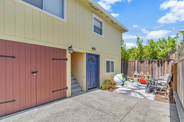 1148 Saint Francis Street, Redwood City CA: https://media.crmls.org/mediaz/854243db-2256-47a4-a5bc-bdb969ed329a.jpg