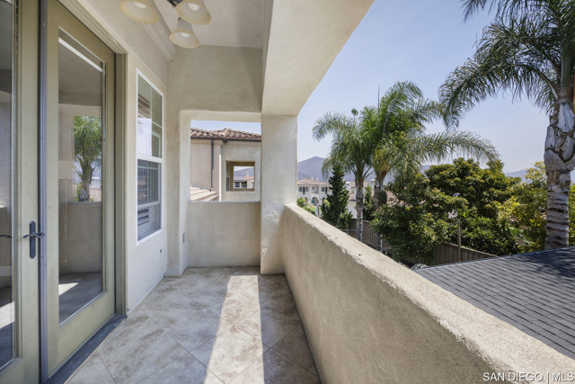 2832 Echo Ridge CT, Chula Vista CA: https://media.crmls.org/mediaz/85424462-2f06-4340-ac86-f8a2cedc4743.jpg