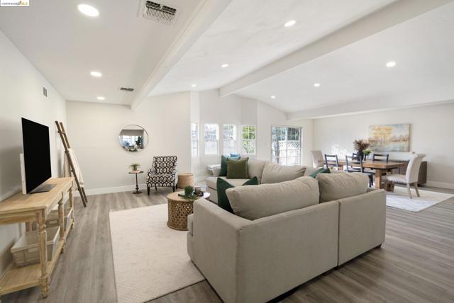 Image 7 of 26 For 2444 39th Ave