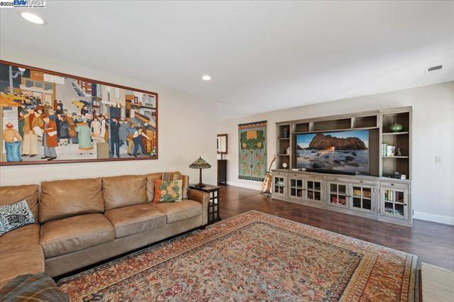2587 Chablis Way, Livermore CA: https://media.crmls.org/mediaz/8542941a-af6a-41f6-8a42-92be1a7cf414.jpg