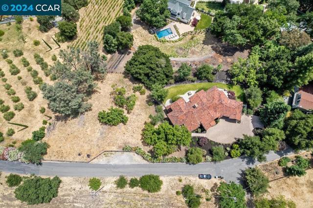 Image 34 of 60 For 1740 Toyon Rd
