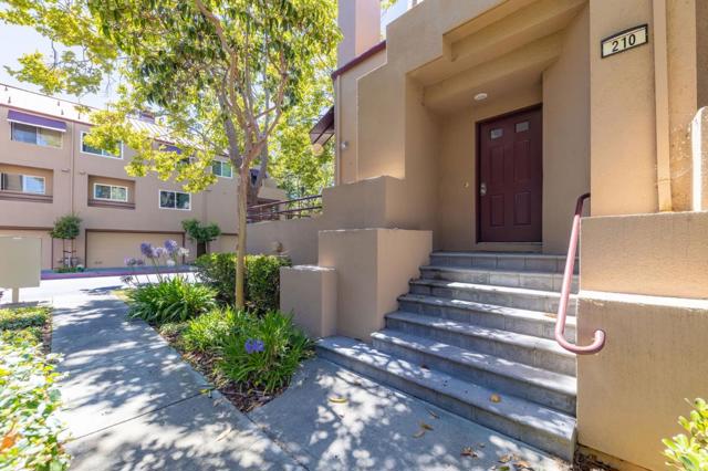 210 Commons Lane, Foster City CA: https://media.crmls.org/mediaz/85434821-129a-44c0-b81d-4ed8857ab63b.jpg