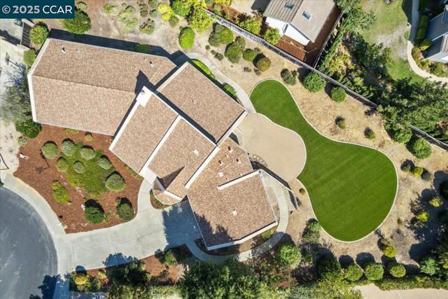 2323 Grosvenor Heights Ct, Livermore CA: https://media.crmls.org/mediaz/85437404-2bf2-4c9c-981a-9df6cf0ce758.jpg