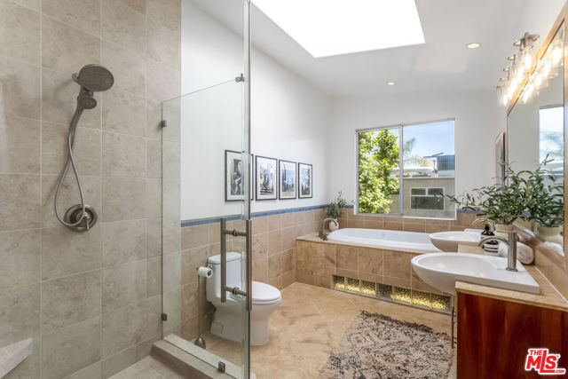 2336 Boone Avenue, Venice CA: https://media.crmls.org/mediaz/8543c0b6-59b9-4265-9435-40c6ad7e4611.jpg