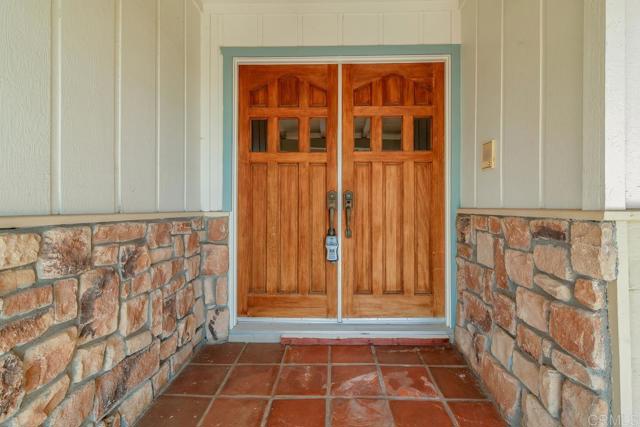 Detail Gallery Image 8 of 52 For 2382 Mirador, Vista,  CA 92084 - 3 Beds | 2/1 Baths