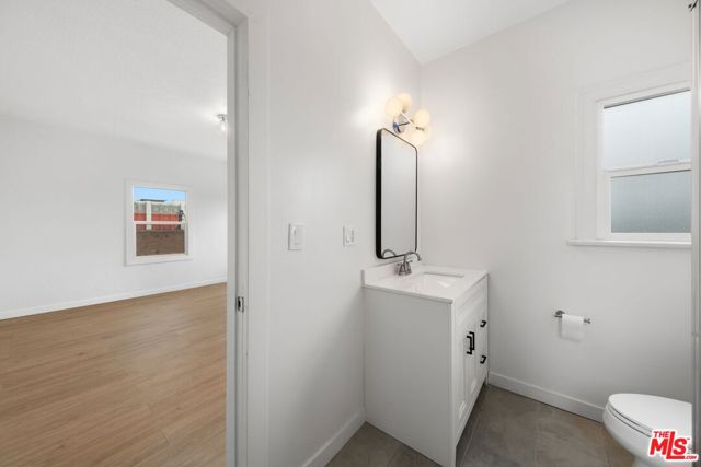 1912 7th Avenue, Los Angeles CA: https://media.crmls.org/mediaz/8543ef80-dff3-4dd0-ad5c-f0e65cebb208.jpg