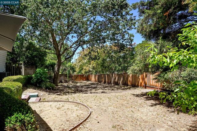 35 Alta Sierra Pl, Alamo CA: https://media.crmls.org/mediaz/854447d3-4213-41dd-a45e-4c418934dd4d.jpg