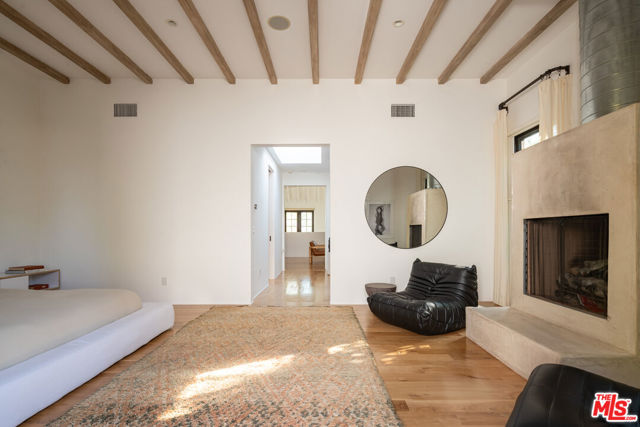 509 Santa Clara Avenue, Venice CA: https://media.crmls.org/mediaz/85445c5d-54e7-4d22-b357-b6a8039b1715.jpg