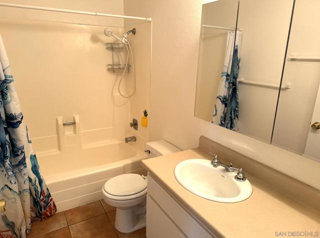 2252 Caminito Pajarito, San Diego CA: https://media.crmls.org/mediaz/85448108-7e40-414c-b0df-2d52fb4415fd.jpg